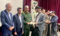 دکتر حمدان فیروزی، مدیر شبکه بهداشت ، درمان و آموزش بستک برای چهارمین سال پیاپی به عنوان «مدیر نمونه شهرستانی» برگزیده شد